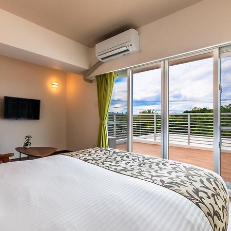 Mr Kinjo 万座ビーチ前 Apart otel Onna Dış mekan fotoğraf