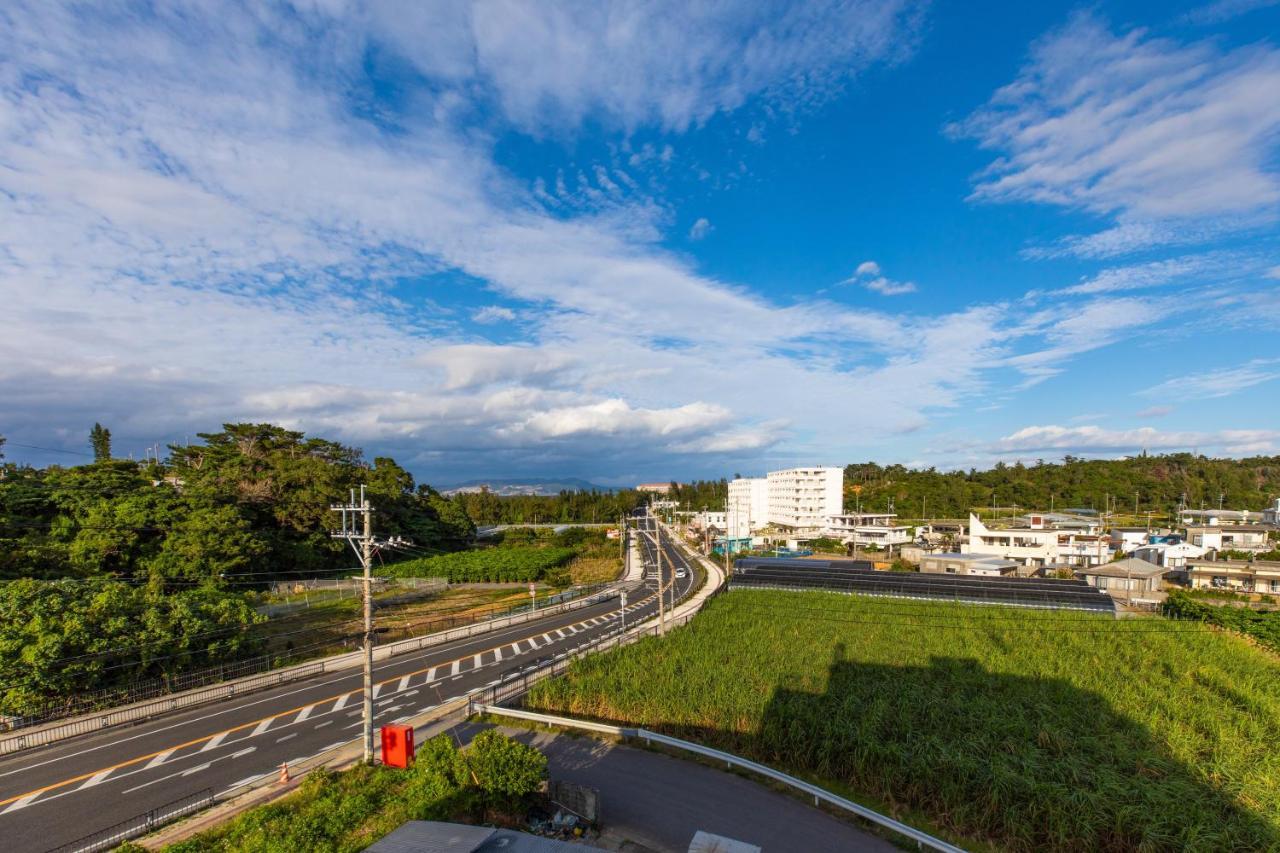 Mr Kinjo 万座ビーチ前 Apart otel Onna Dış mekan fotoğraf